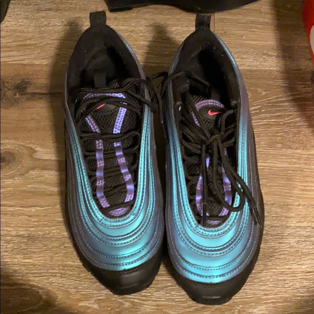 Airmax metallic color